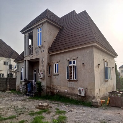 4 bedroom bungalow with a pent house