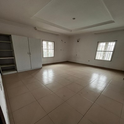 4 BEDROOMS FULLY DETACH HOUSE