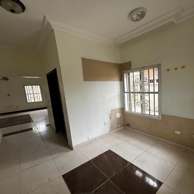 4 BEDROOMS FULLY DETACH HOUSE