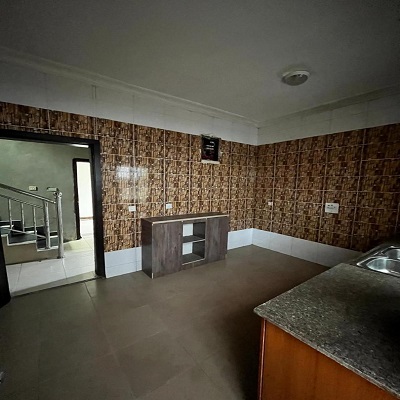 4 BEDROOMS FULLY DETACH HOUSE